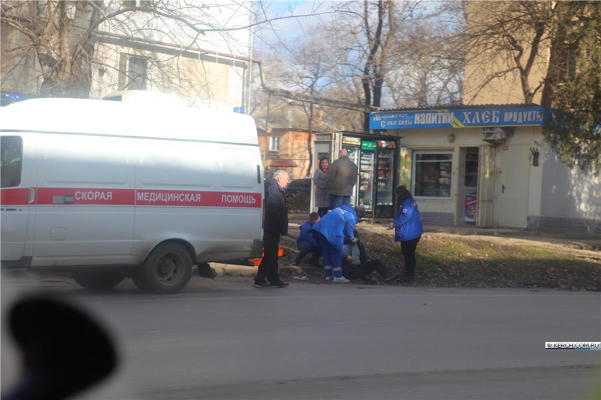 В Керчи человеку стало плохо на остановке | 24.01.2020 | Керчь - БезФормата