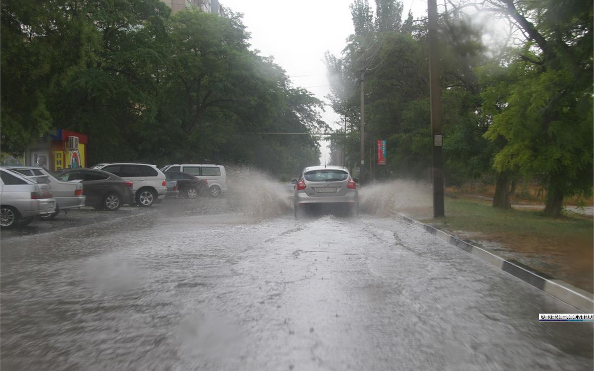 Дождь залил район завода им. Войкова | 13.07.2020 | Керчь - БезФормата